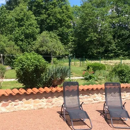 Vila Du Cerf Dans Un Cadre De Verdure
