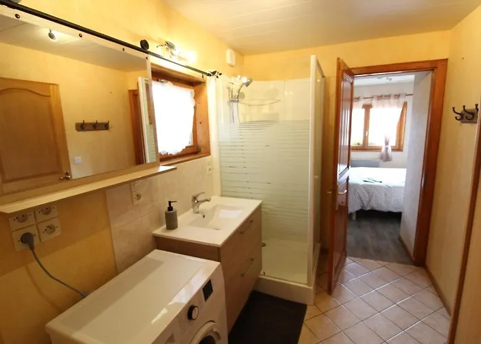 Du Cerf Dans Un Cadre De Verdure * Gerbépal