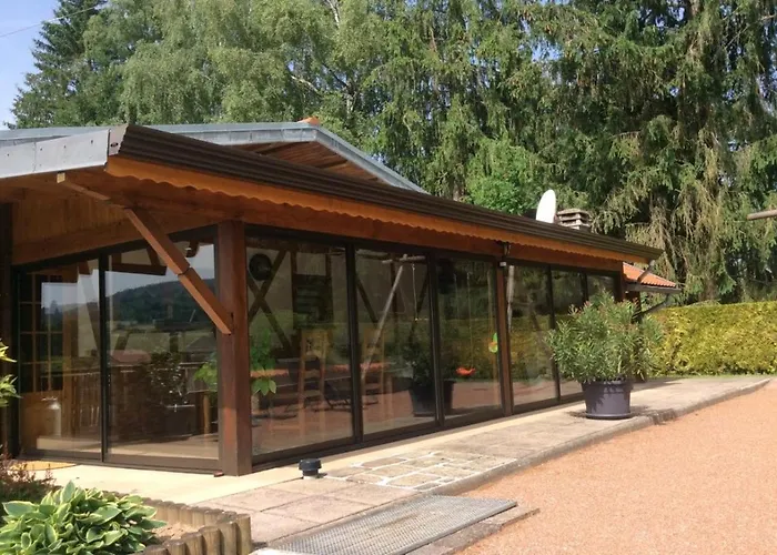 Du Cerf Dans Un Cadre De Verdure * Gerbépal